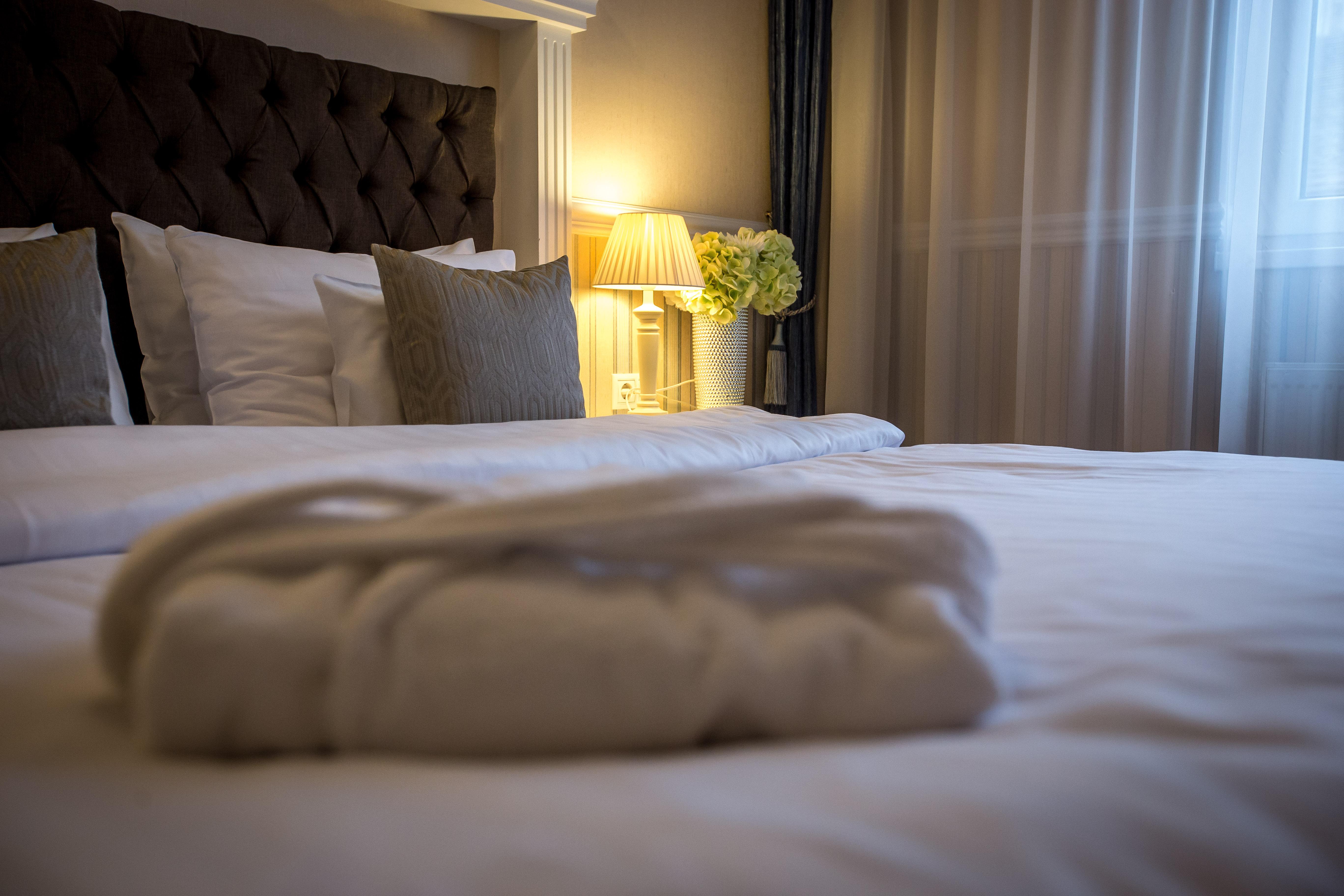 Queen'S Court Hotel & Residence — Photos 3