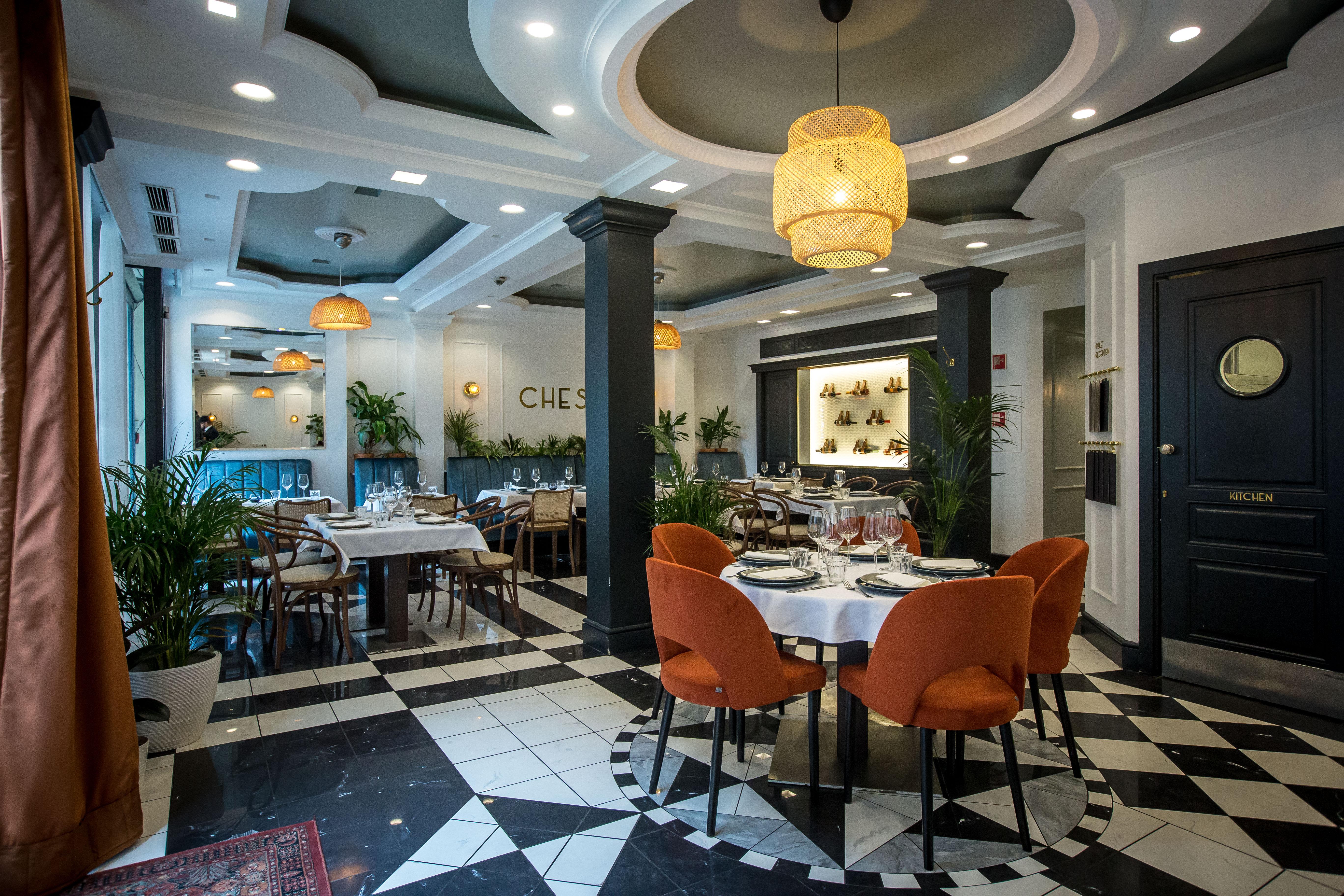 Queen'S Court Hotel & Residence — Photos 1